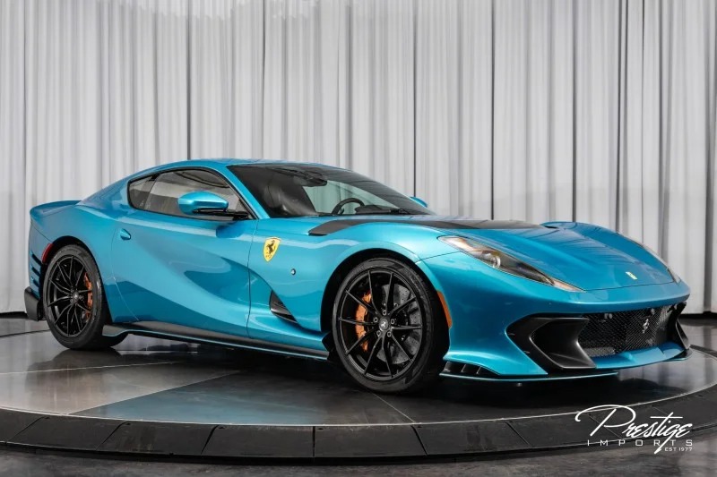 Parduodamas unikalus 1 iš 999 pritaikytas 2023 m. „Ferrari 812