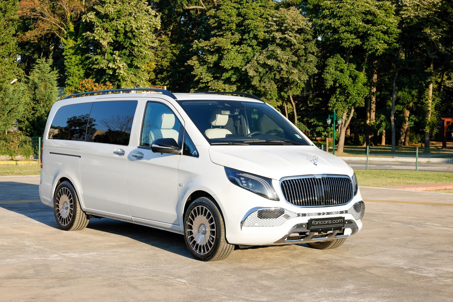 Pridėkite unikalų kūrinį į savo garažą: parduodami individualūs automobiliai
