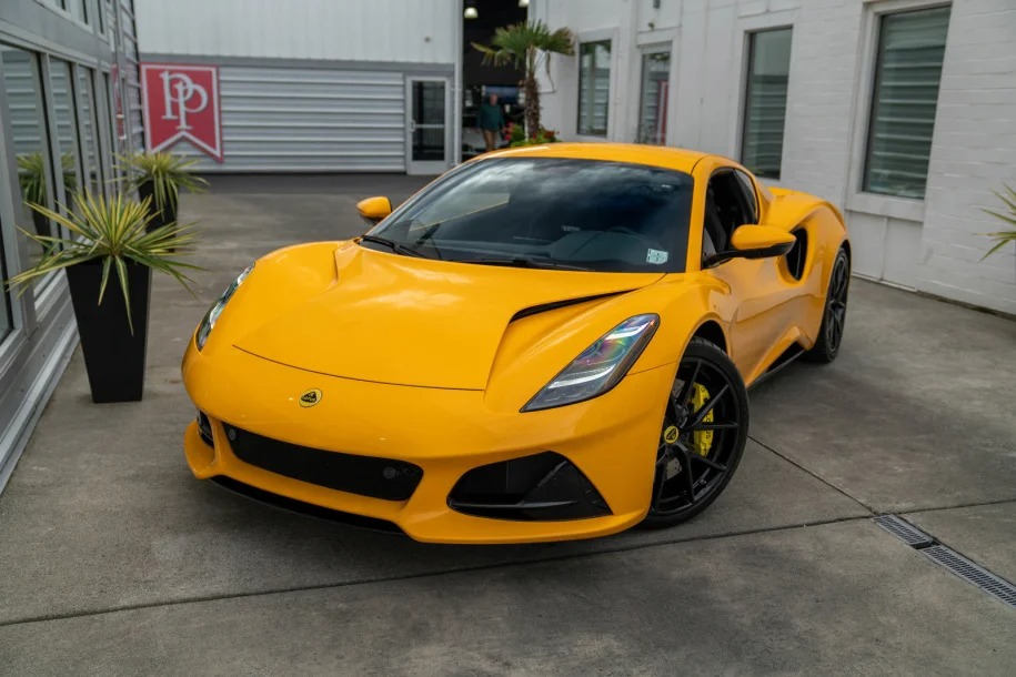 Šiandien parduodami geriausi Lotus Emiras