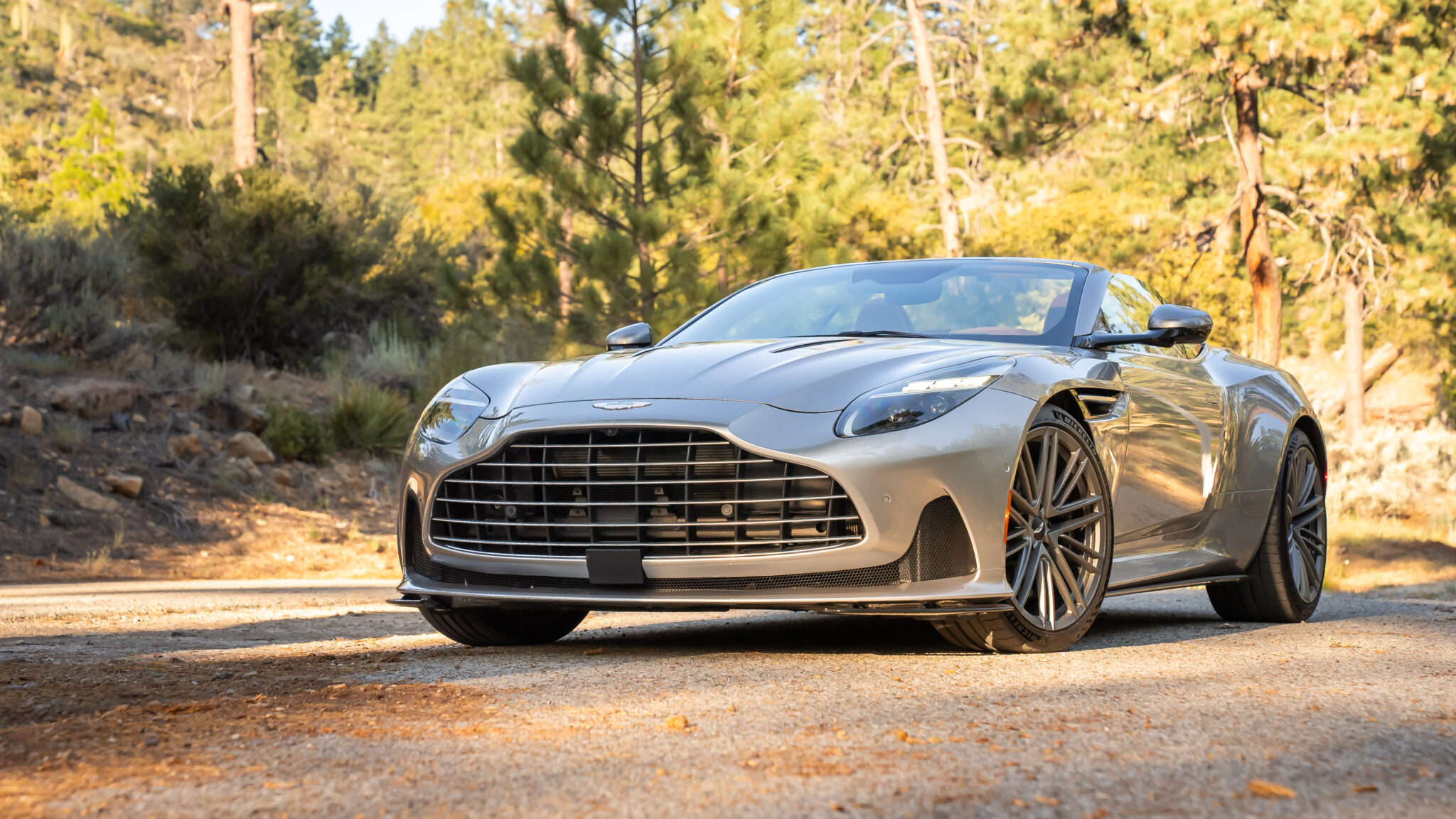 2024 m. Aston Martin DB12 Volante