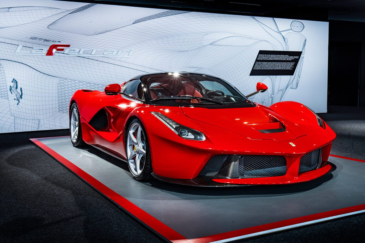 Ferrari LaFerrari specifikacijos, kaina, nuotraukos ir apžvalga, kurią pateikė duPont
