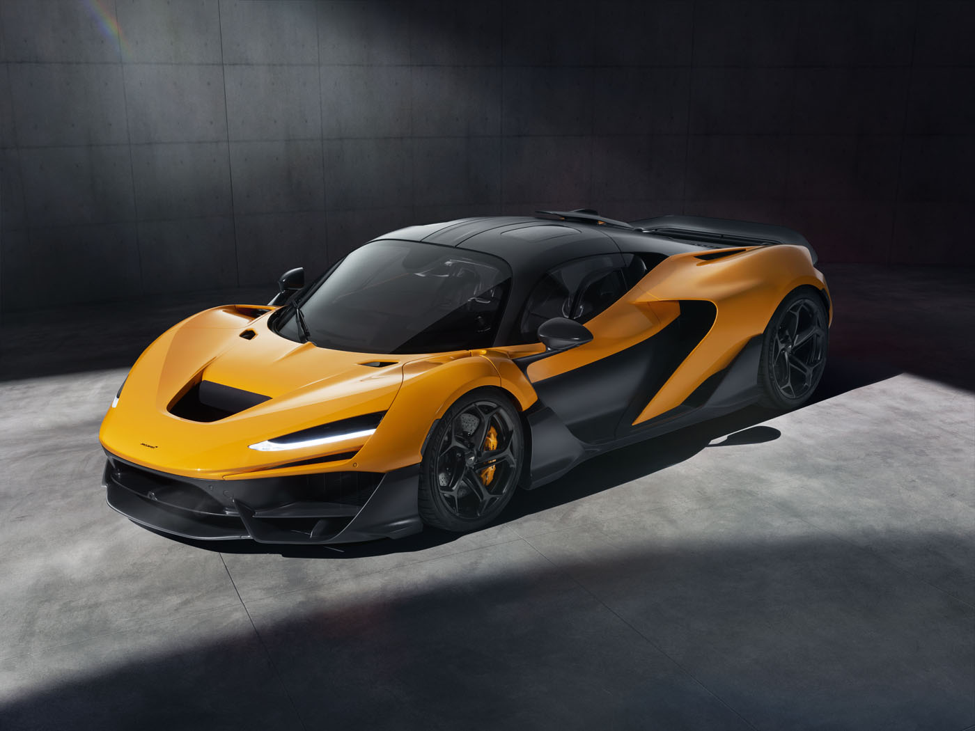 Naujajame McLaren W1 naudojami 3D spausdinti pakabos komponentai iš Divergent