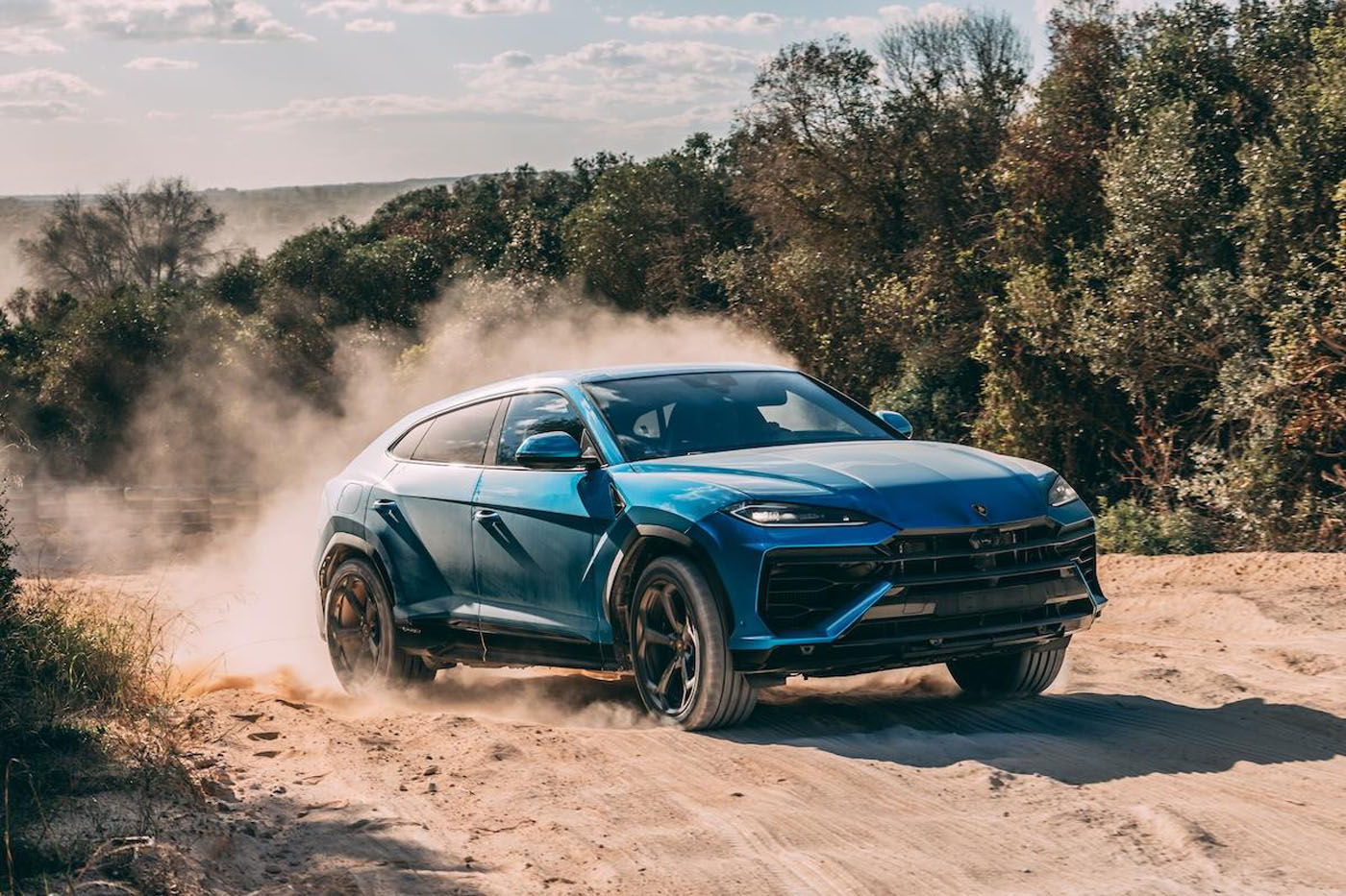Naujasis hibridinis „Lamborghini Urus SE“ dinamiškai debiutuoja „Nardò“.
