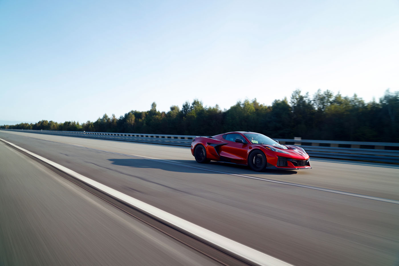 Naujasis „Chevrolet Corvette ZR1“ pasiekia rekordinį 233 mylių per valandą