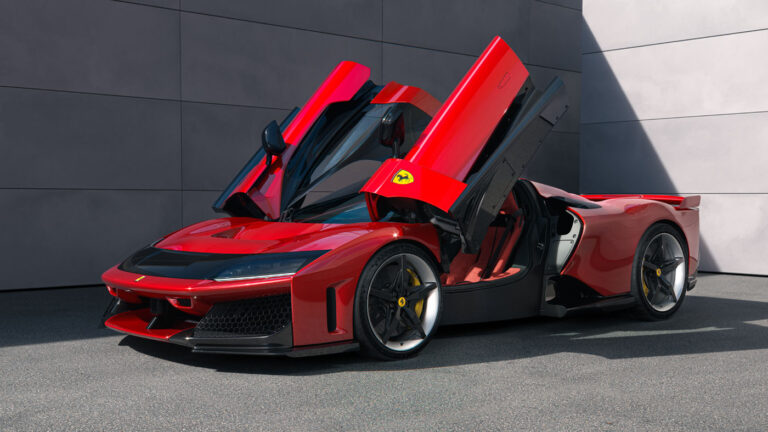 „Ferrari“ pristato naują 1 200 AG V6 F80 Hypercar