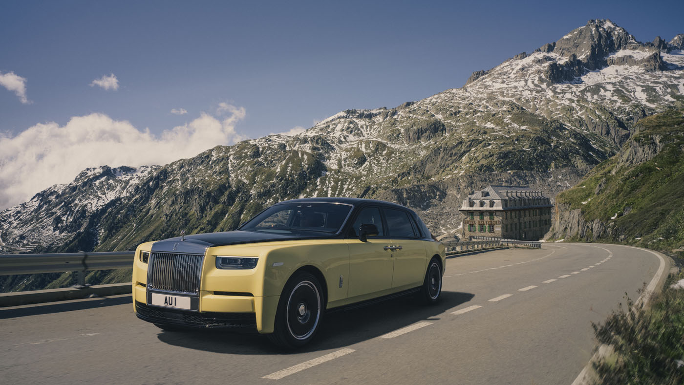 „Rolls-Royce“ pristato naują „007“ įkvėptą vienkartinį „Phantom Goldfinger“