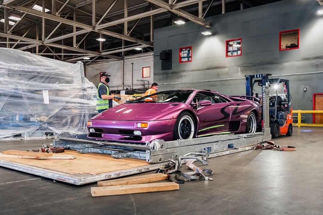CURATED įsigyja 1 iš 11 Lamborghini Diablo SV In Viola