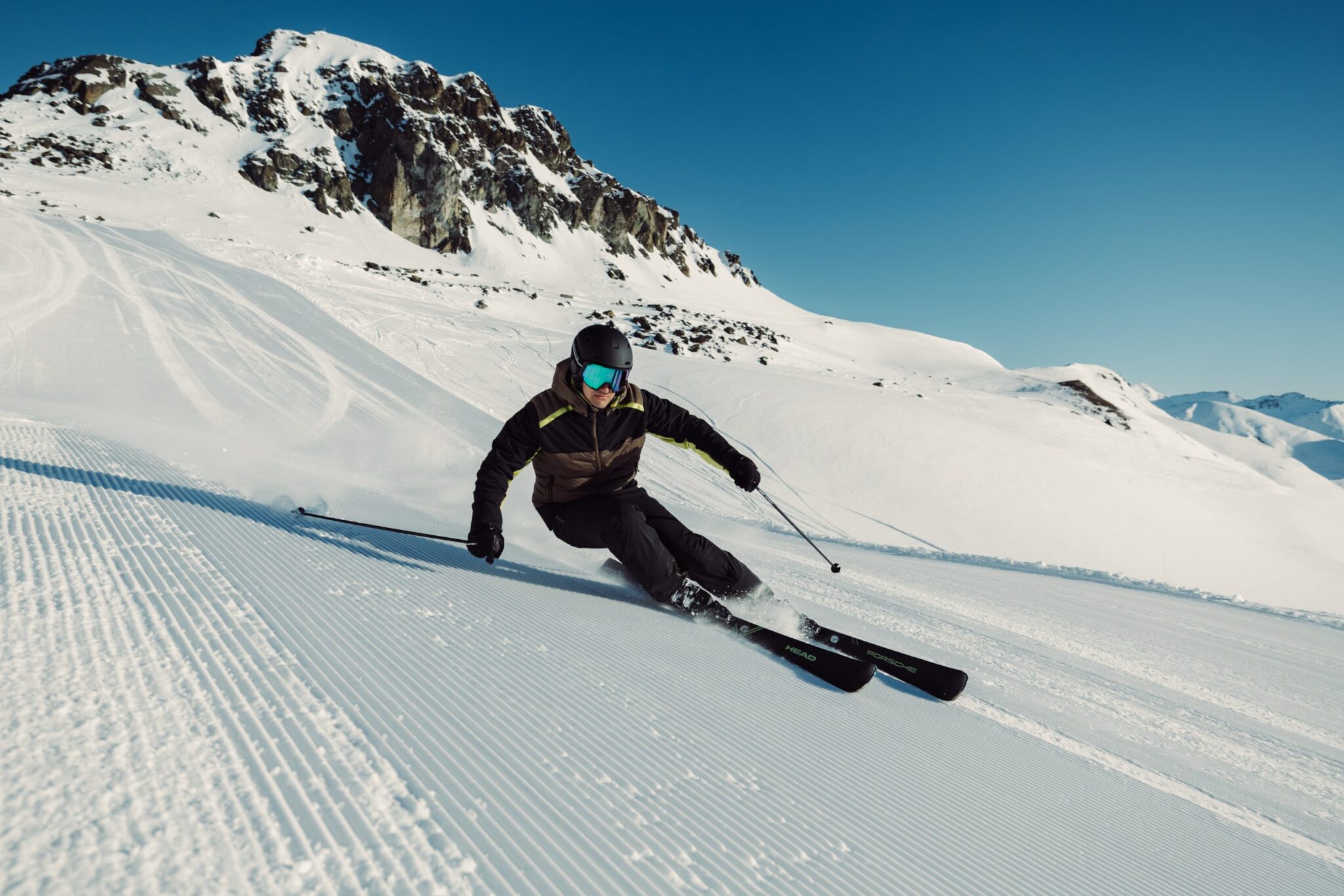 Naujoji „Porsche x HEAD“ slidžių kolekcija, įkvėpta 50 metų „Turbo“.
