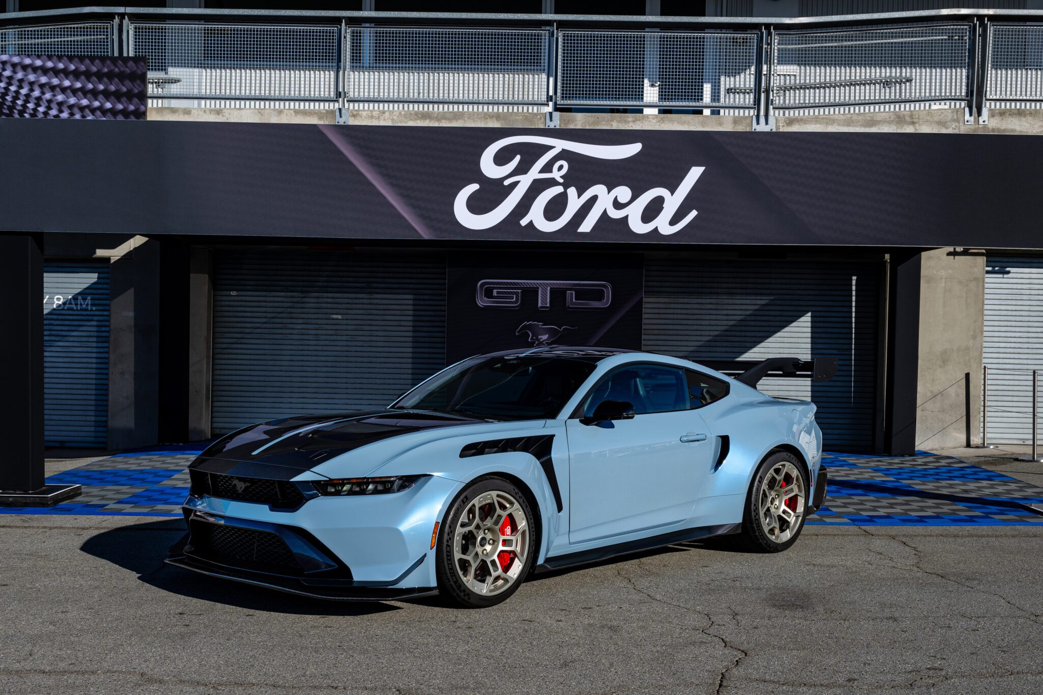 „Ford“ savo 815 AG „Mustang GTD“ vadina greičiausiu ir galingiausiu