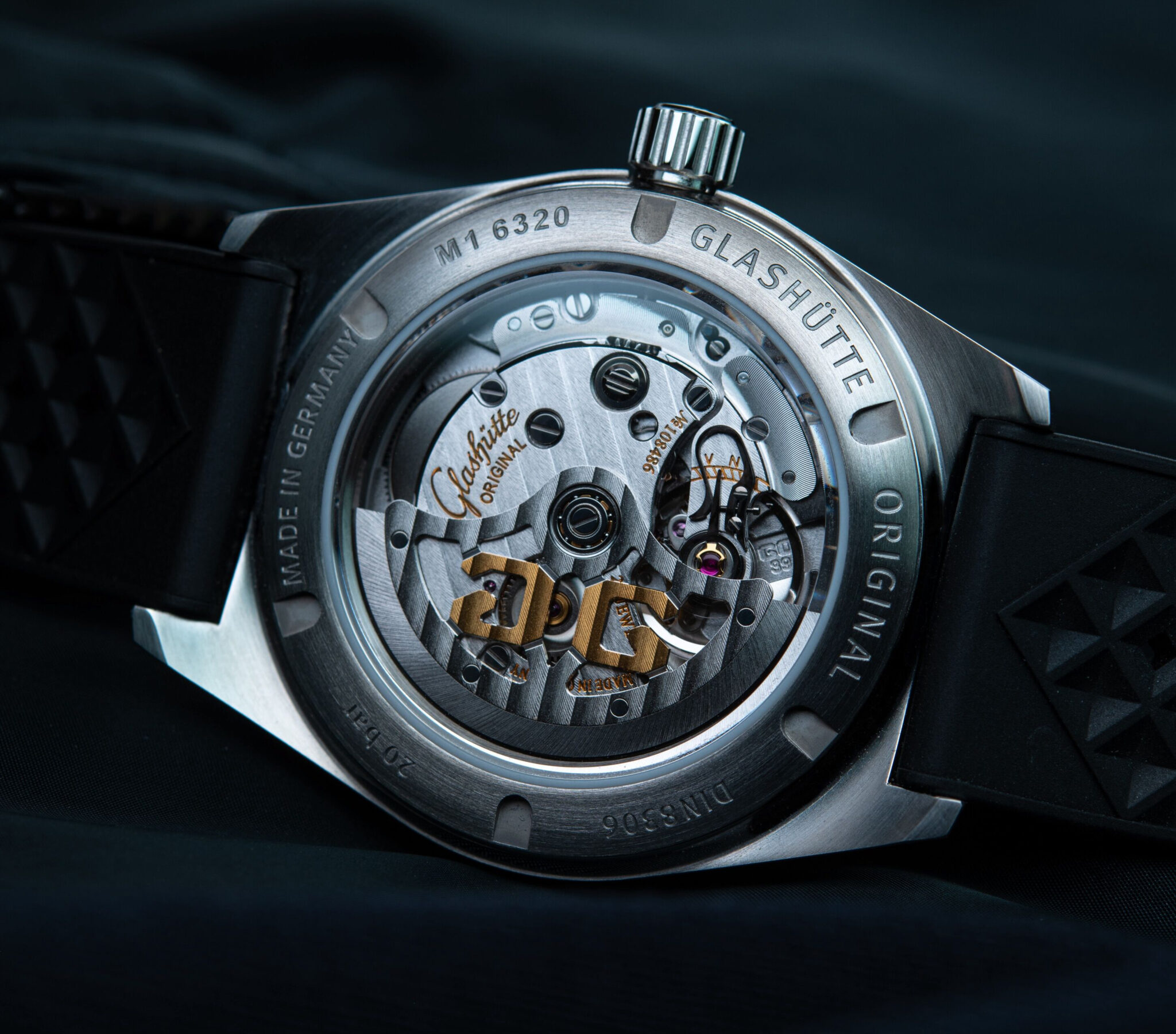 „Glashütte Original“ tobulina savo „SeaQ“ seriją su nauju safyro krištoliniu