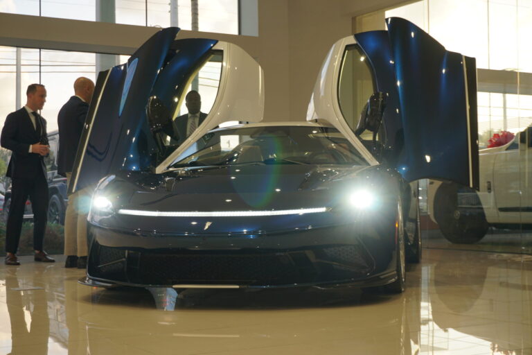 Automobili Pininfarina debiutuoja „Braman Motorcars“ Palm Byče