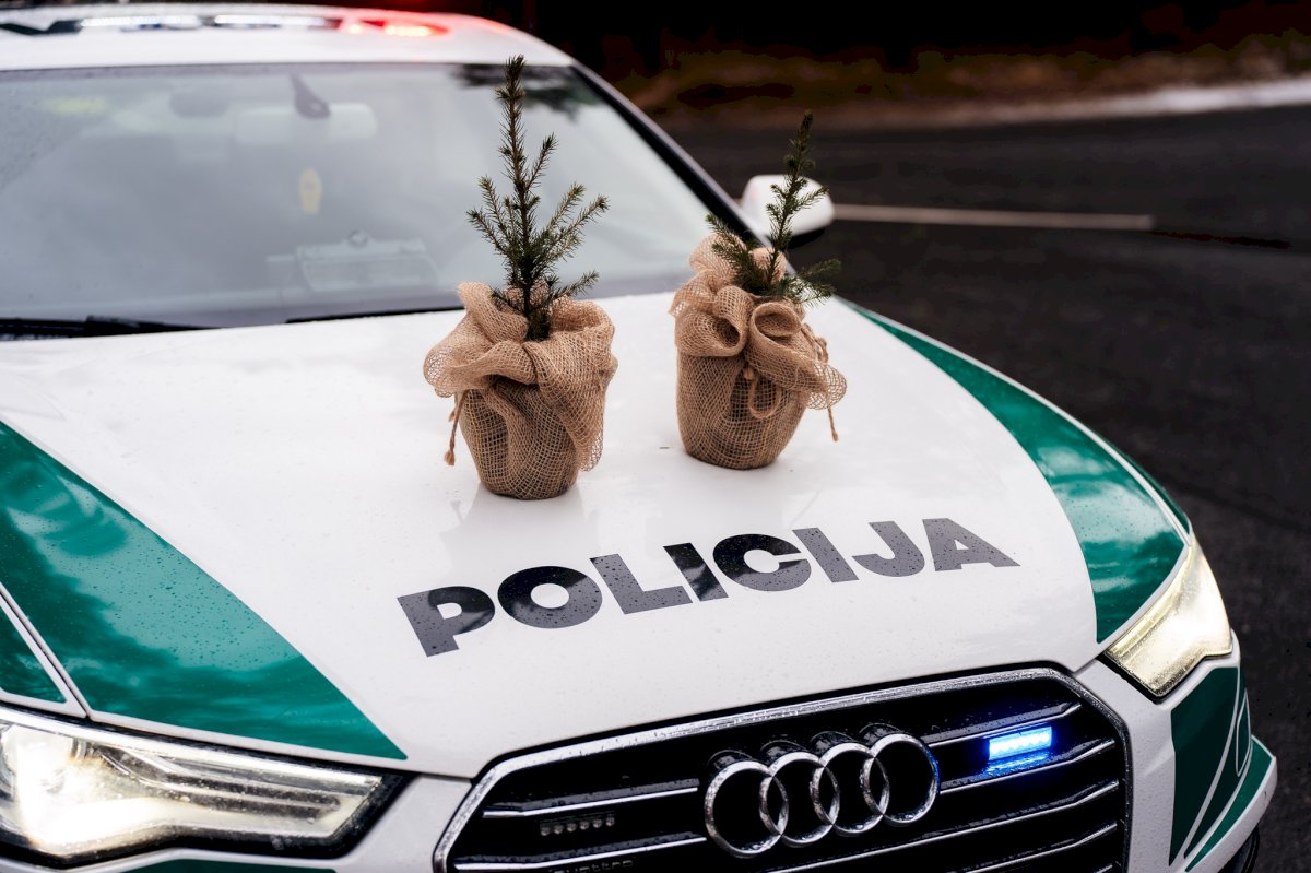 Gruodžio 16 d. vairuotojų laukė mišku kvepiantys linkėjimai Mažeikiuose