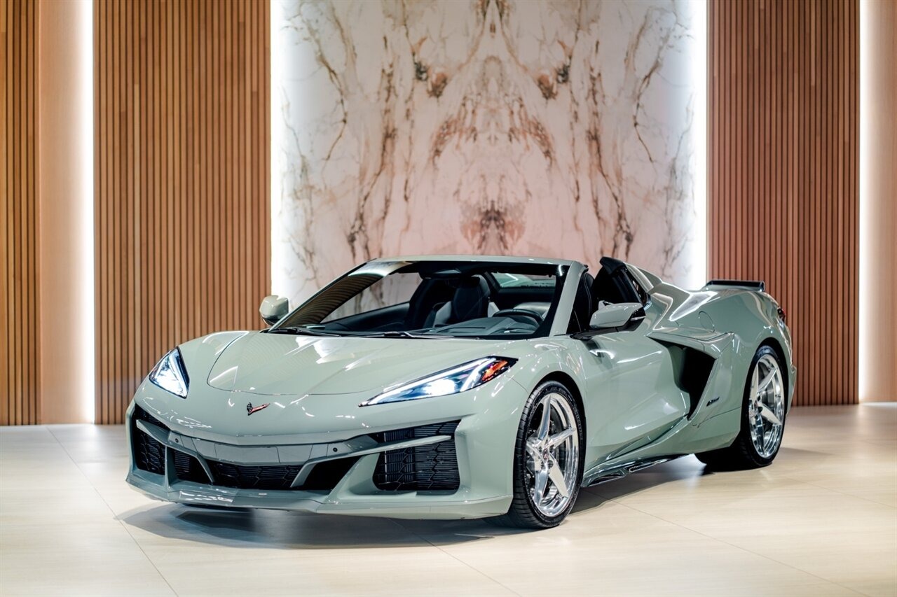 Parduodamas modifikuotas hibridinis 2024 m. Chevrolet Corvette E-Ray