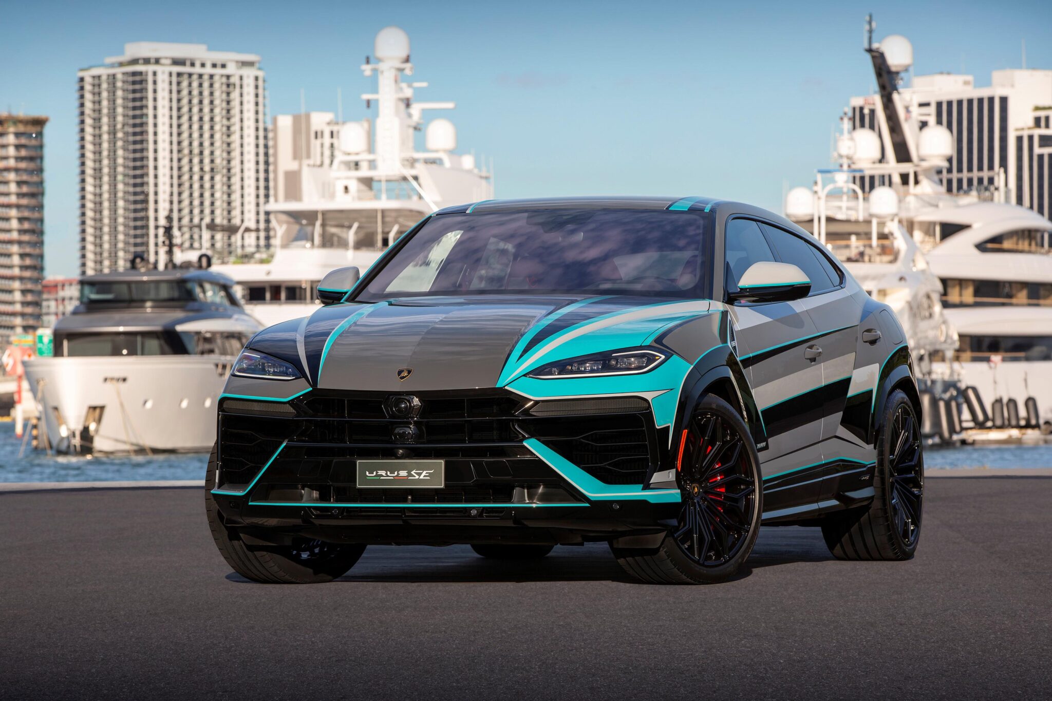 „Art Basel 2024“ parodoje „Lamborghini“ debiutuoja Majamio įkvėptą „Urus SE“.
