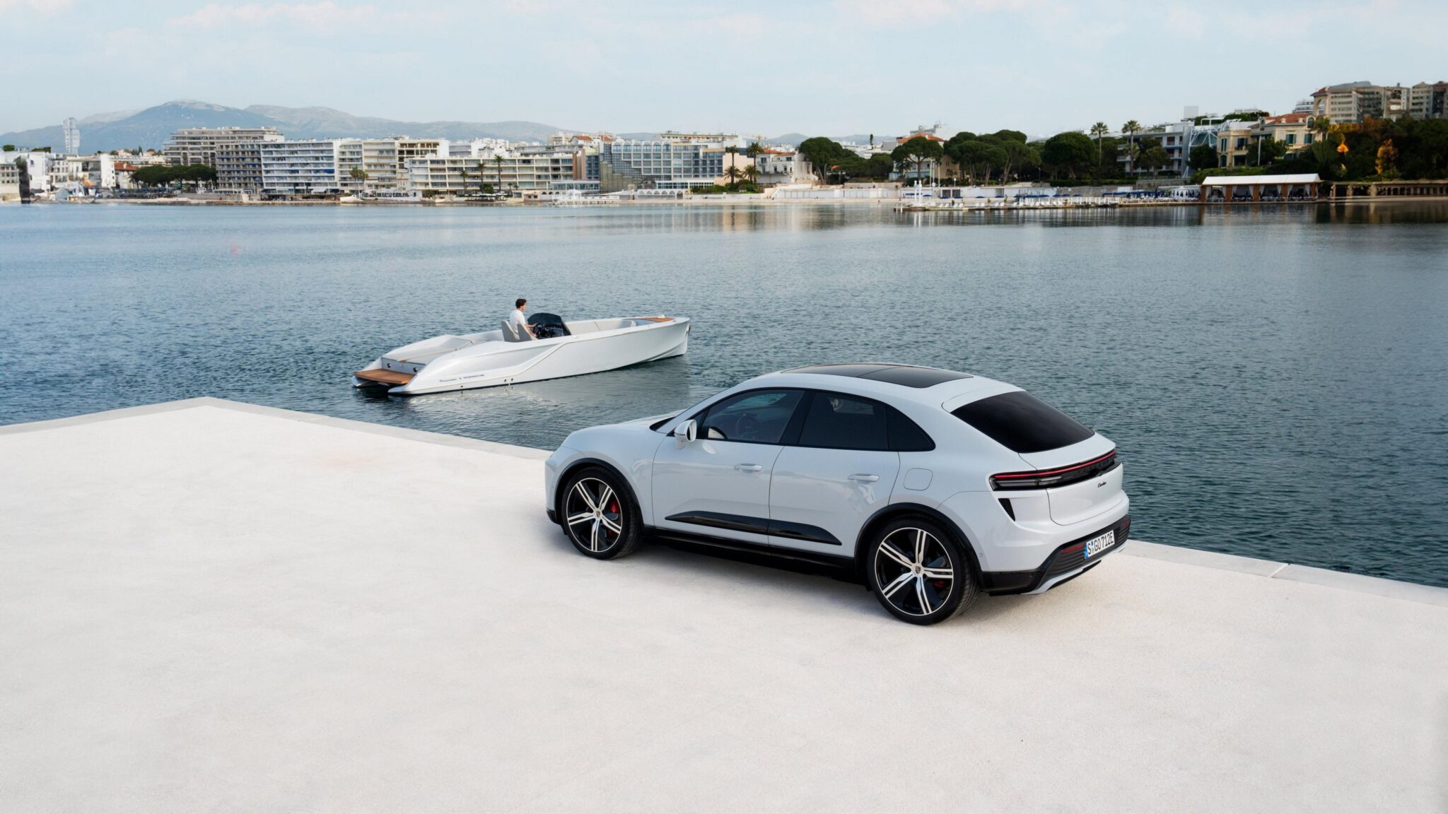 „Porsche x Frauscher“ debiutavo nauju elektriniu sportiniu laivu, įkvėptu „Macan