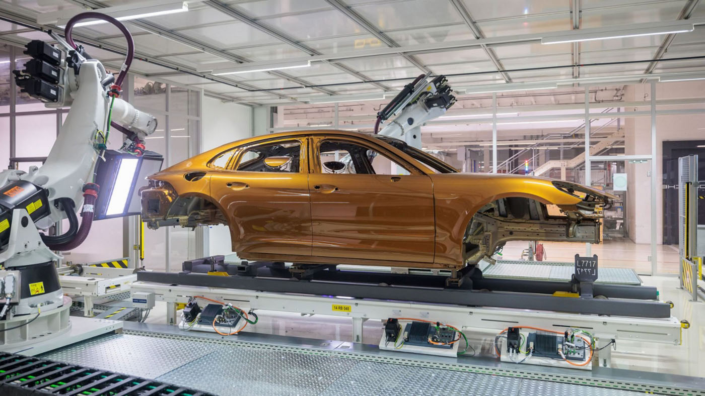 Kaip „Porsche“ naudoja dirbtinį intelektą, kad patobulintų dažymo procesą