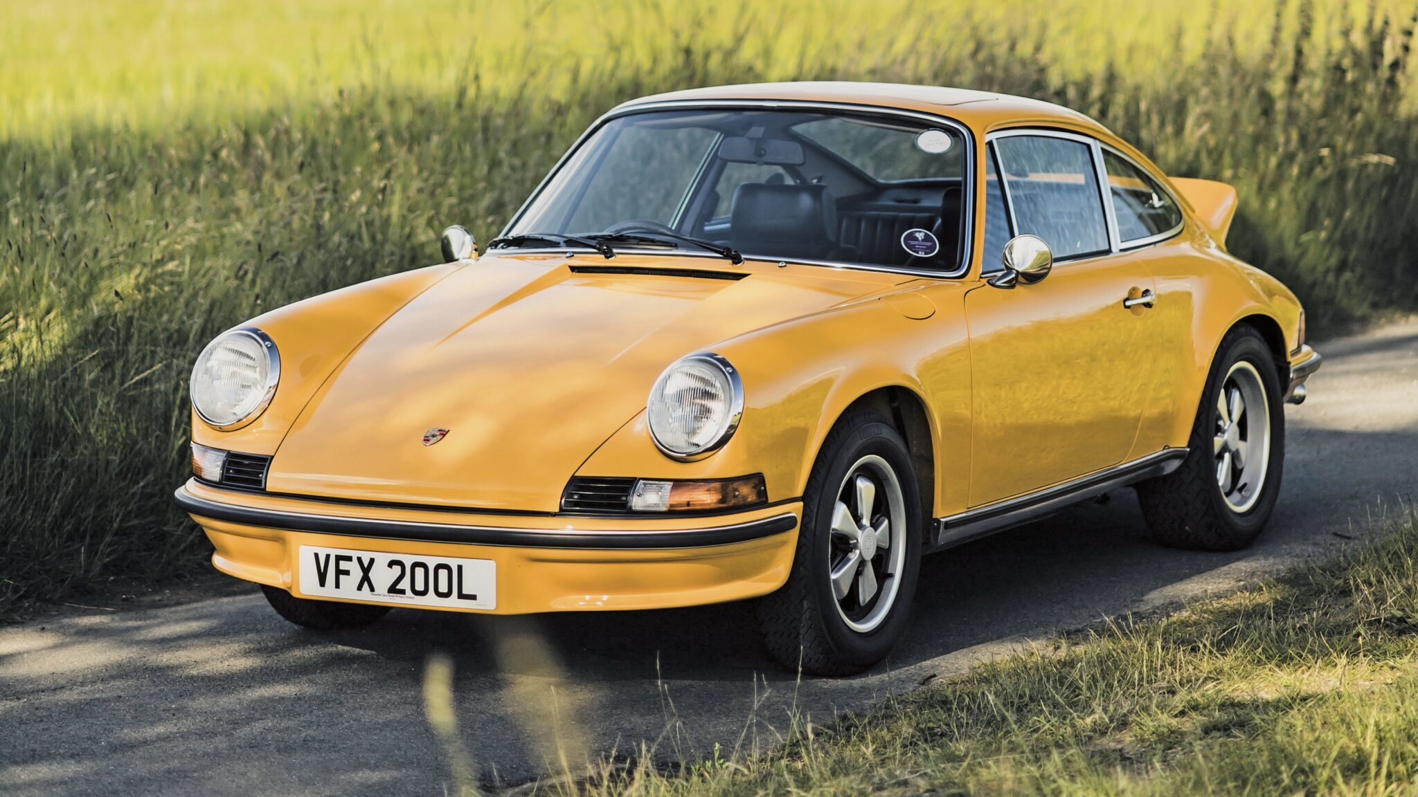 Susipažinkite su Simonu Kidstonu ir „Porsche 911 Carrera RS 2.7“,