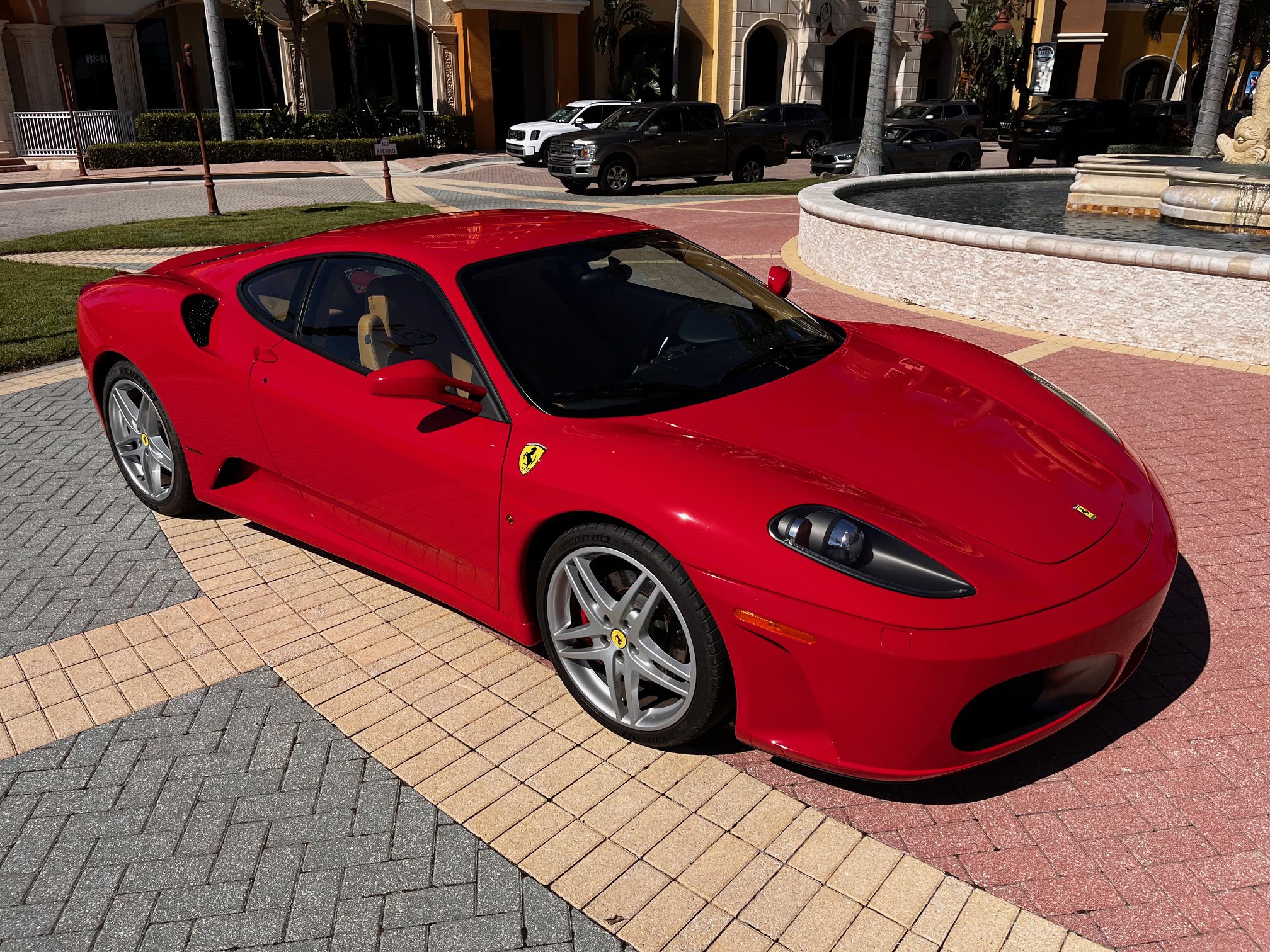 Turiu Donaldo Trumpo 2007 m. „Ferrari F430“.