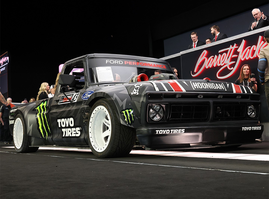 „Barrett-Jackson 2025 Scottsdale“ aukcionas pasiekia 198 mln. USD pardavimą