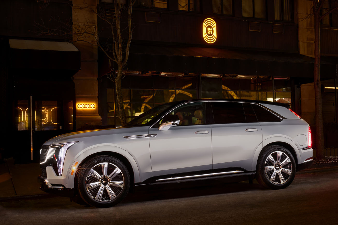 „Cadillac x COCODAQ“ pasiūlymas naujas „Escalade IQ Dining Epxerience“.
