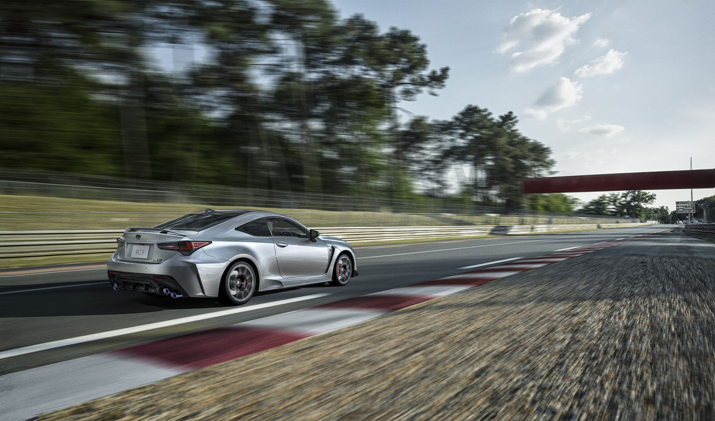 „Lexus“ pristato naują 2025 m. RC F galutinį leidimą