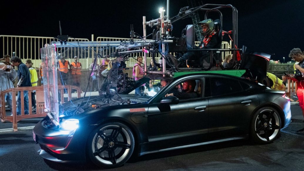 „Porsche Taycan“ vaidina „Vagių denyje 2: Pantera“