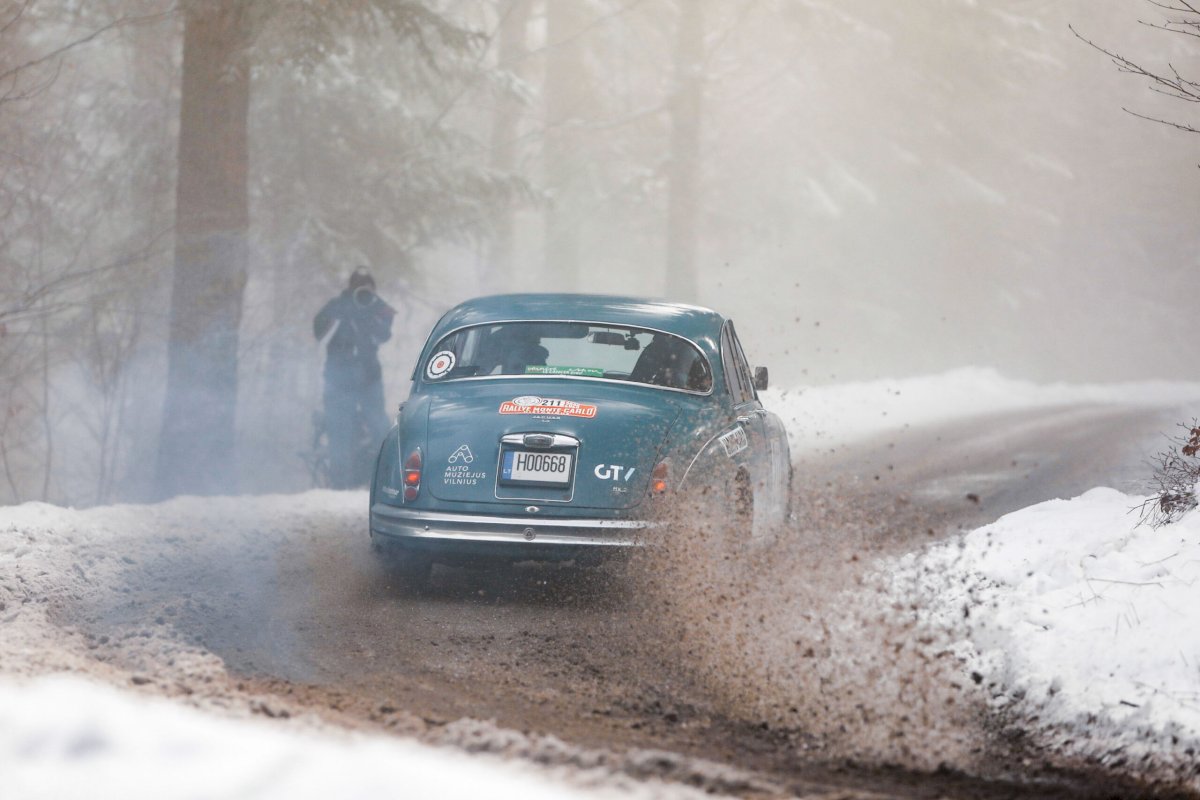 Lietuviai sėkmingai pradėjo „Monte Carlo Historique“ ralį: braunasi tarp lyderių