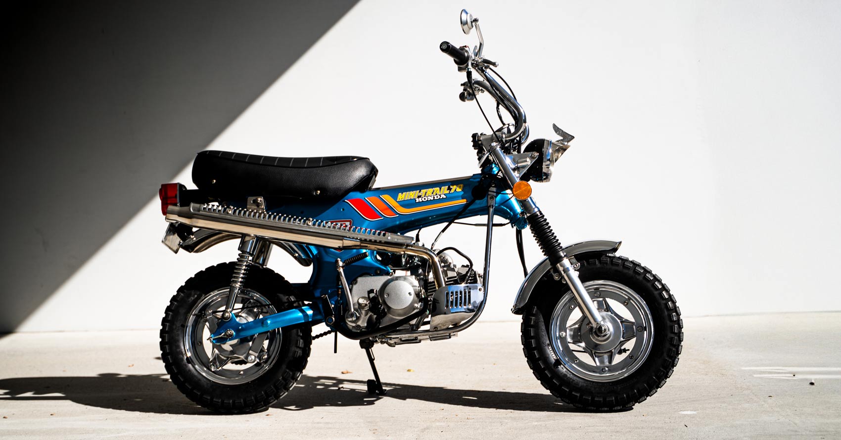 „Honda Dax Repuild“: „TIPSET BURD MOTO TEAL Time Machine“