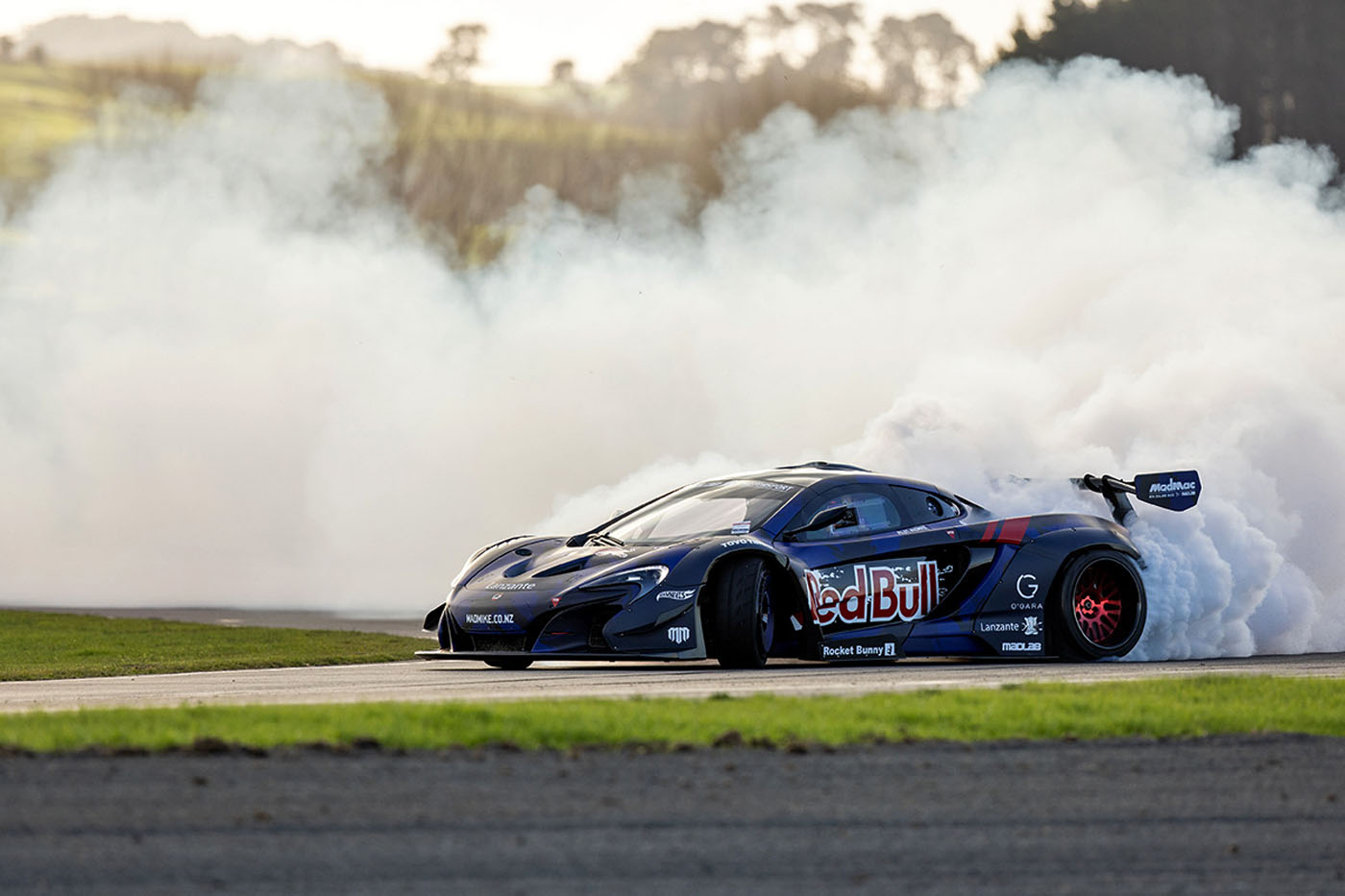 1 000 AG „McLaren P1 GTR-X Madmac Drift“ automobilis atvyksta