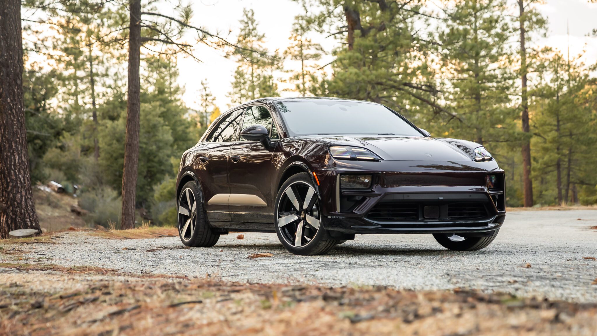 2025 m. „Porsche Macan Turbo Electric“ siūlo brangų našumą