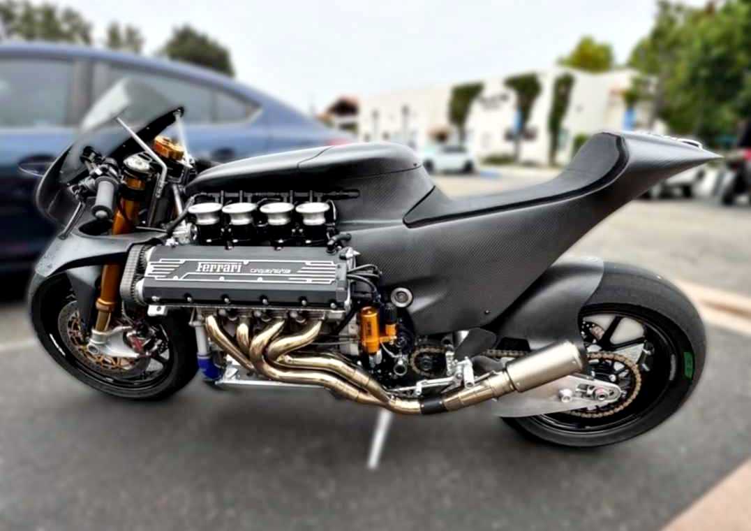 Kai „Ferrari V8“ susitinka su dviem ratais, pritaikytu superbike