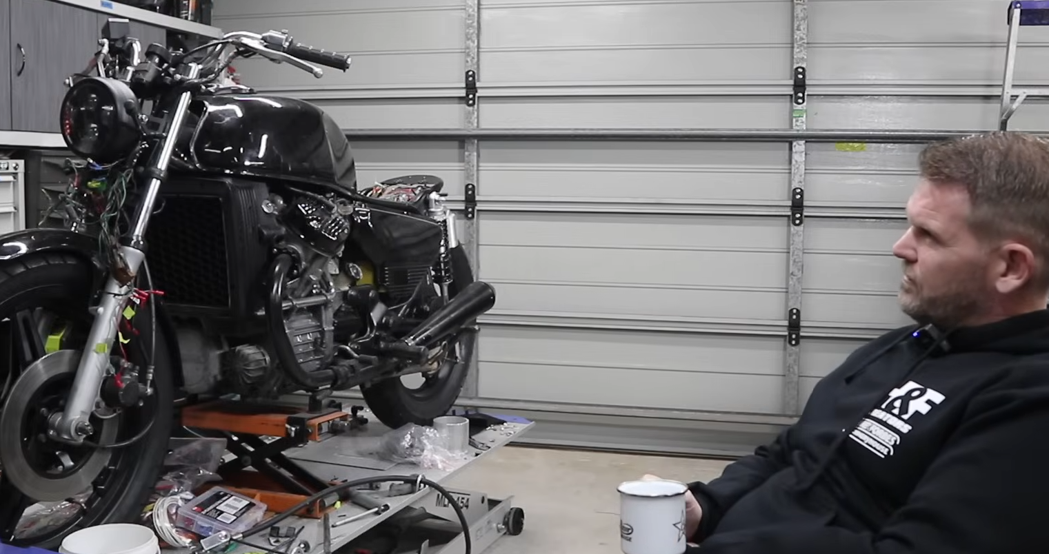 Kaip pastatyti „Café Racer Cowl: Metal Forming Guide“ - „Honda