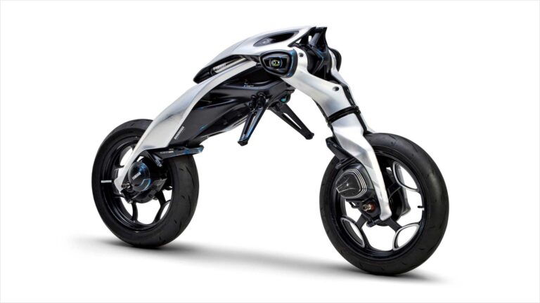 Yamaha MOTOROiDΛ prototipas išlieja liniją tarp roboto ir motociklo