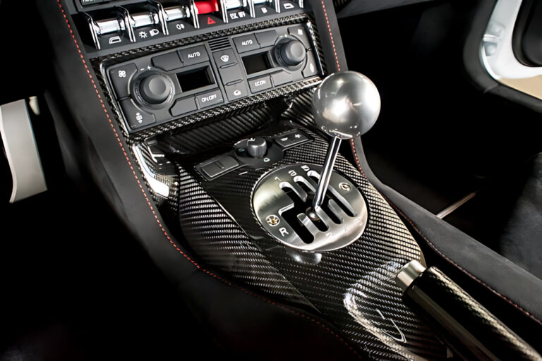 Paskutinis Lamborghini su galinių ratų pavara ir mechanine pavarų dėže