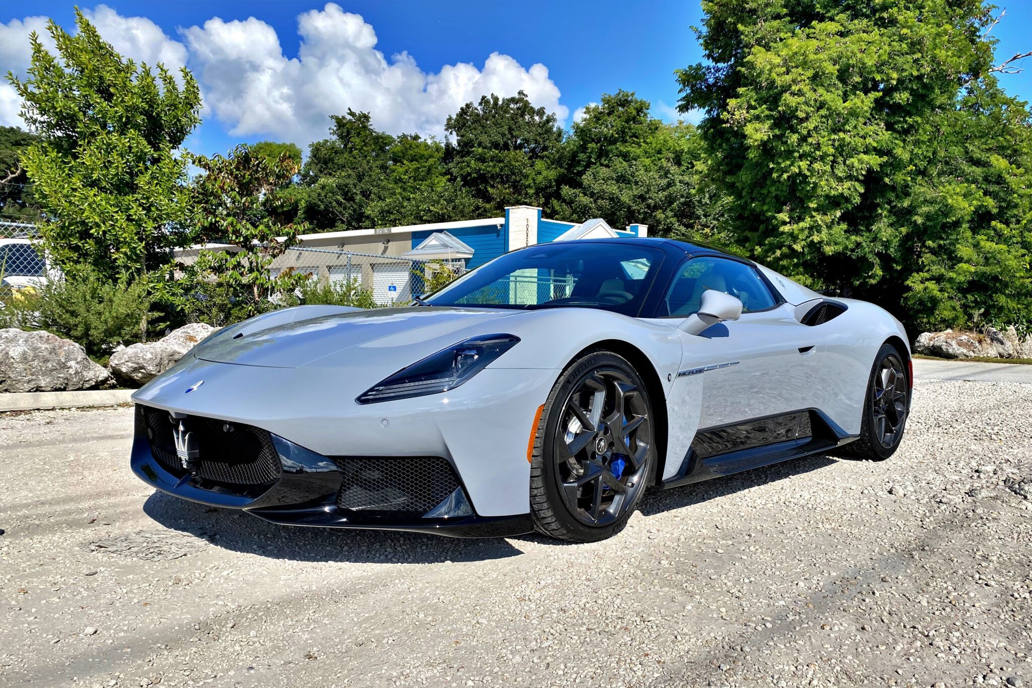 Ar 200 mylių per valandą greitis superautomobilis tikrai gali pabėgti